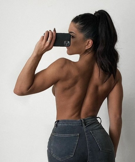 Leah Shutkever star pornographic image