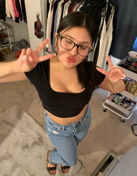 babyaly21 hot model images