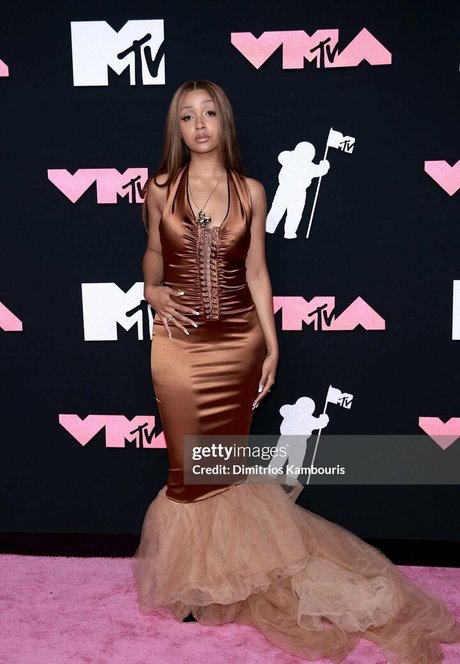 PinkPantheress free pornstar photos