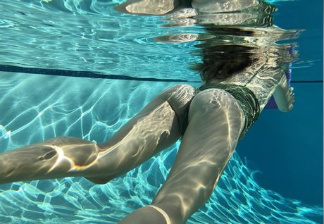 Laura Perlongo model nudes image