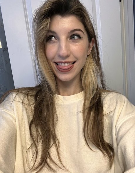 FrivolousFox ASMR star nudes images