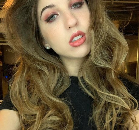 FrivolousFox ASMR star hot picture