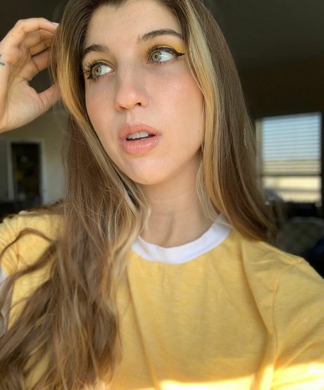 FrivolousFox ASMR model hot photos