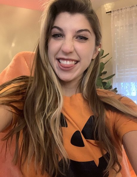 FrivolousFox ASMR model nice photos