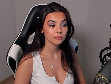 MichelleR star nude picture