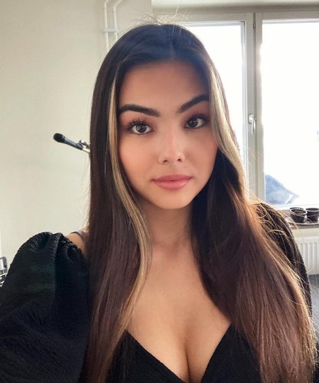 MichelleR model sex pic