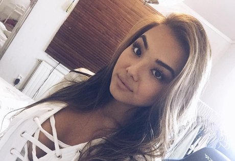 MichelleR star porn pictures