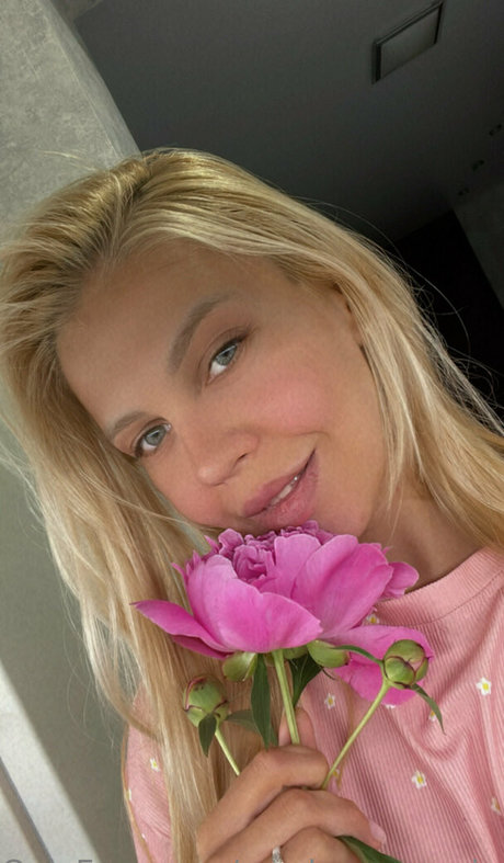 angela smith pornstar exclusive photos