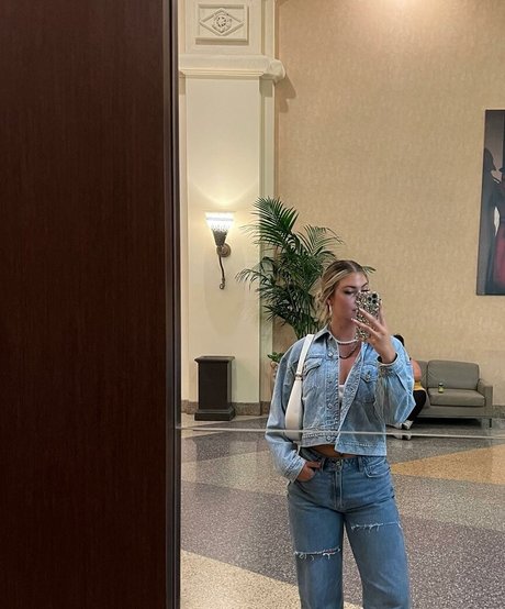 cydneekinslow model art img