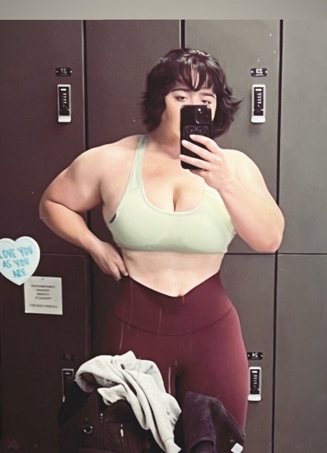 Urmommymaggie model exclusive images