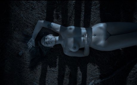 Luna Bloom model sexy photos