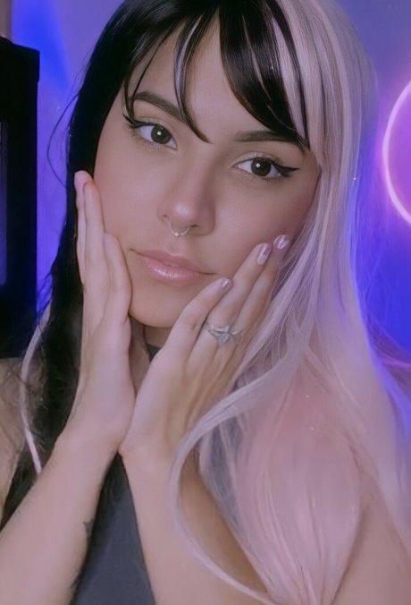 Luna Bloom pornstar sex archive