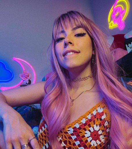 Luna Bloom erotic star picture