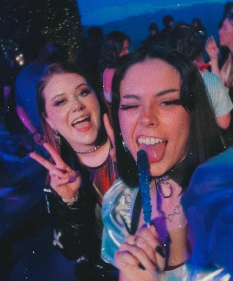 Luna Bloom model pics