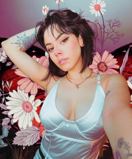 Luna Bloom model xxx photos