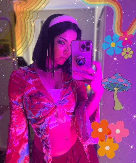 Luna Bloom model best photo