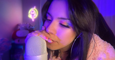 Luna Bloom actress pics