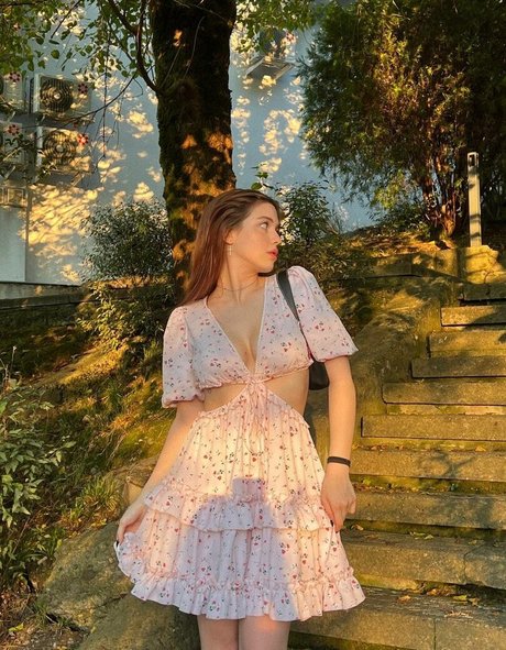 akyuliych sexy model img