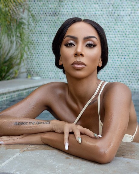 Brittany Renner art model image