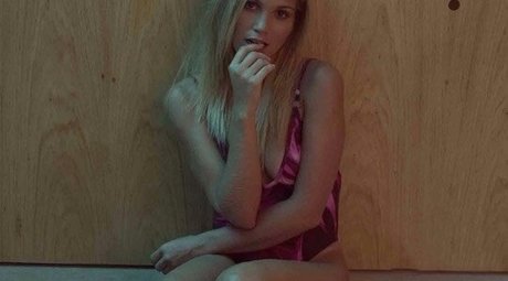 Flavia Alessandra naked star pic