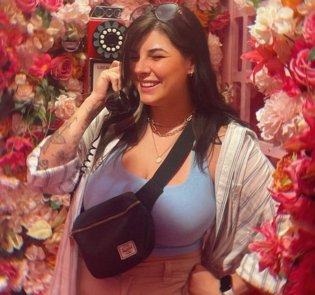 Alluux top model images