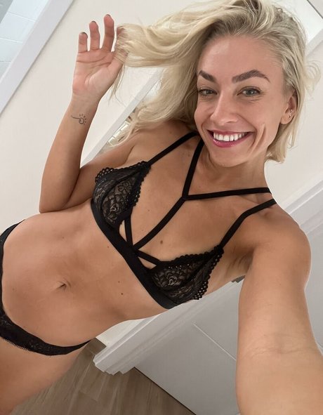 Amy Love Profile pic