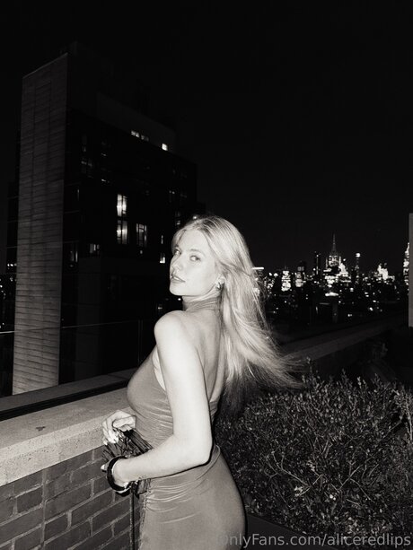 Aliceredlips star hot photos