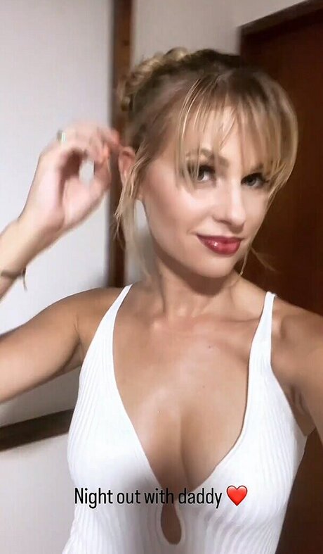 blonde masturbating onlyfans top picture