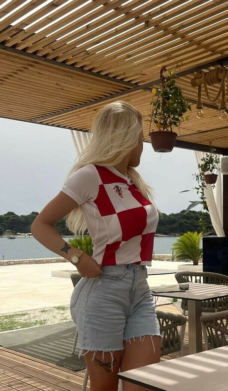 Brynhildurgunnlaugs model erotic picture