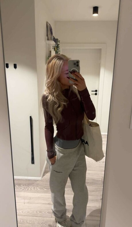 Brynhildurgunnlaugs free model picture