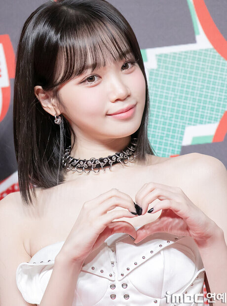 Kim Chaewon exclusive star archive