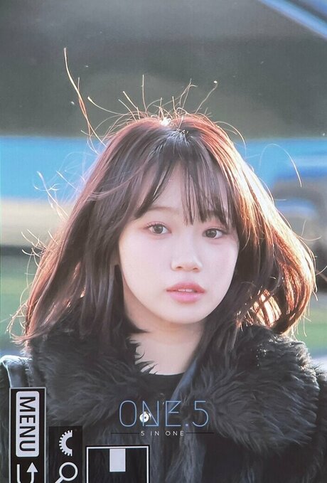 Kim Chaewon model naked image