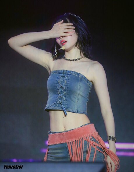 Kim Chaewon perfect star gallery