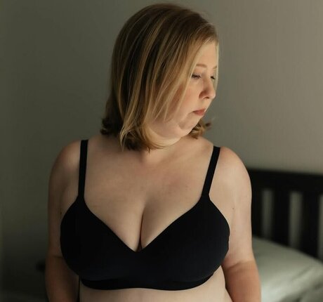 Wellnessbynorah model nude picture