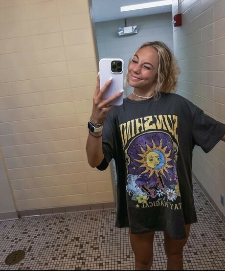 Faith Enokian model xxx image