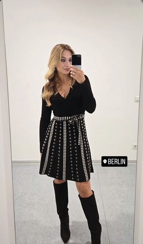 Sophia Fl rsch pretty actress pics