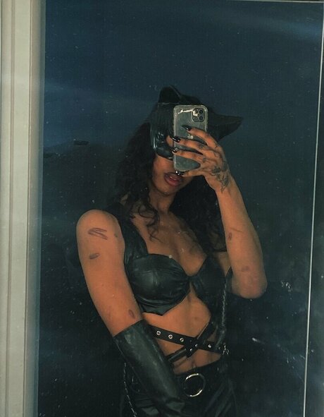 Santokufoeva model naked photo