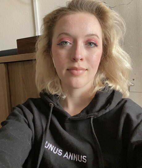 Pjonk hot actress pic