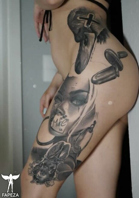 Nele 6X9 naked model pictures