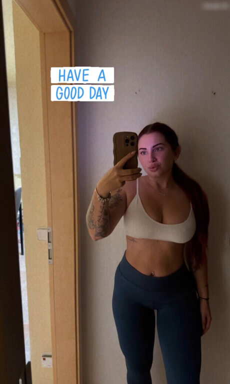 nina buettner fit adult model photo