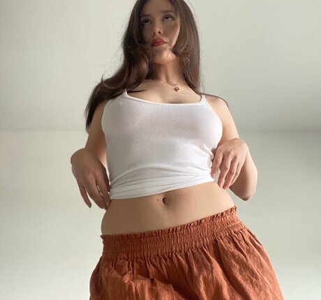 theleotina pretty model image