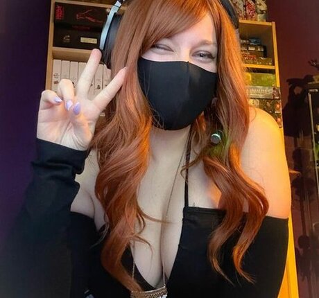 tapetitecassie art model pic