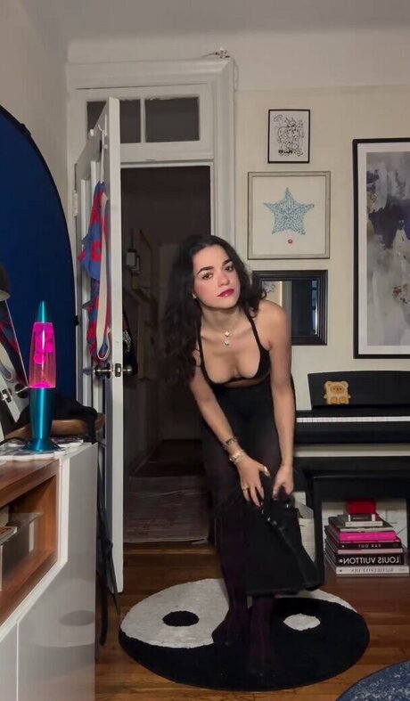 AllyAnnaMaria model hot pic