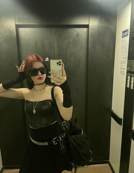 rave girll art model image