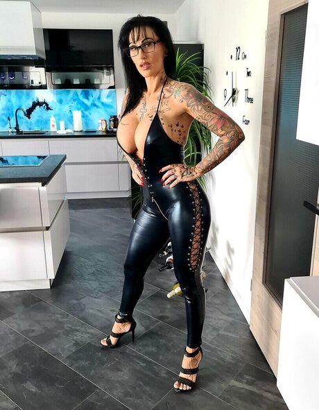 Sari Sander pornstar nice img