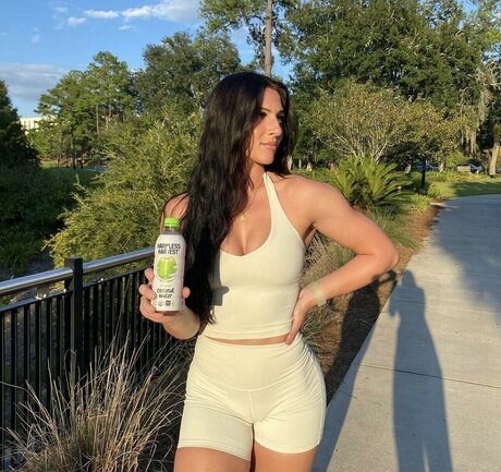 Allison Royalty model perfect pic