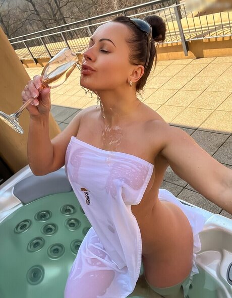 Anita Mil n art actress pictures