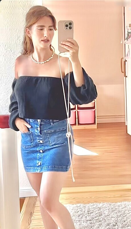 Julia Schulze star art pics