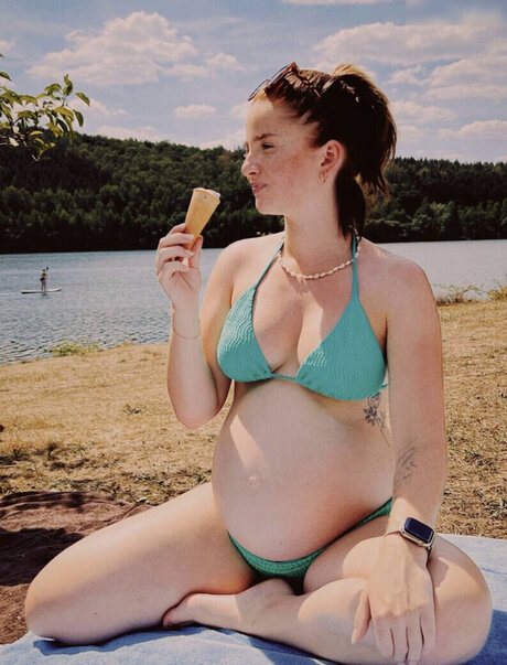 Julia Schulze high quality model images