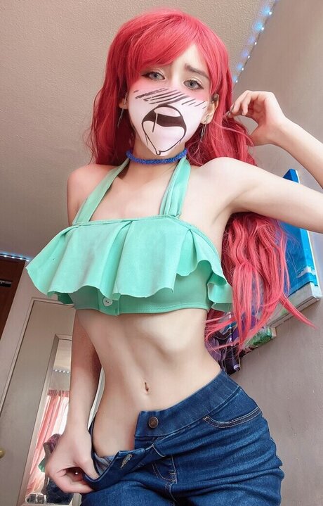 LizyhS pornstar erotic photo